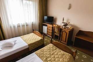 Отель Hotel Brilliant Meses Залэу Двухместный номер с 2 отдельными кроватями-7